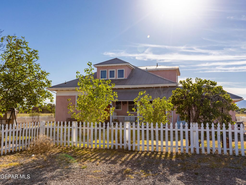 Photo of 1401 HIGUERA Avenue, Unincorporated, NM 99999 (MLS # 946263)