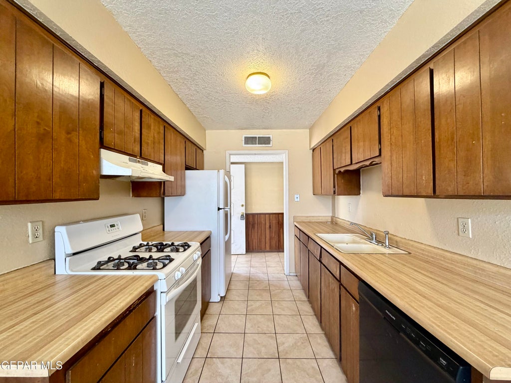 Photo of 317 BRIGHT WATER Lane, El Paso, TX 79912 (MLS # 949110)