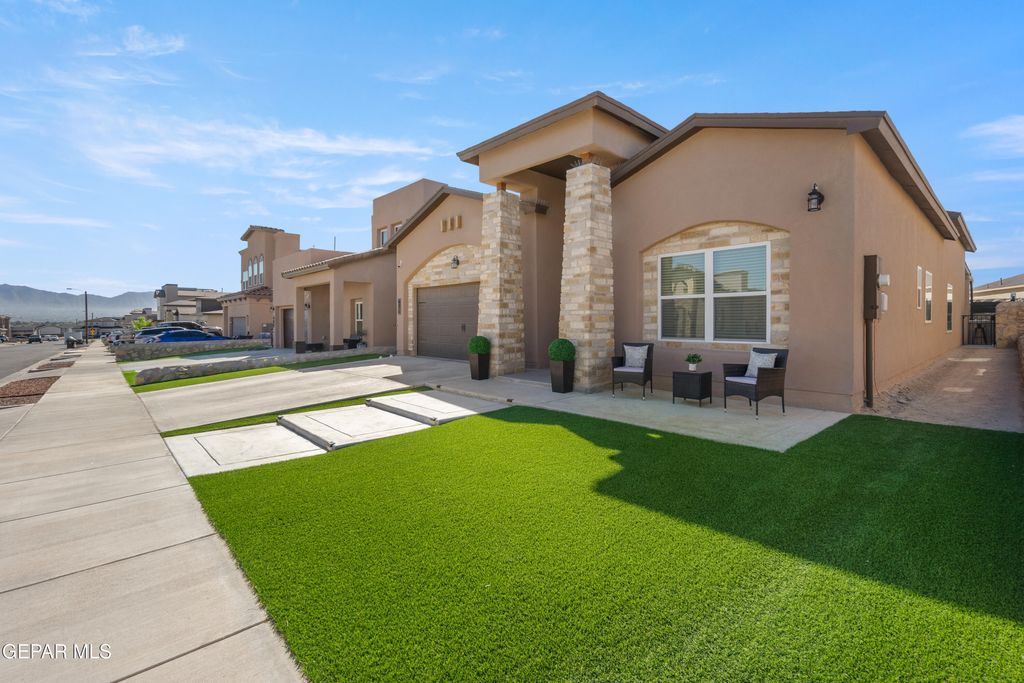 Photo of 621 La Entrada Circle, Santa Teresa, NM 88008 (MLS # 942711)