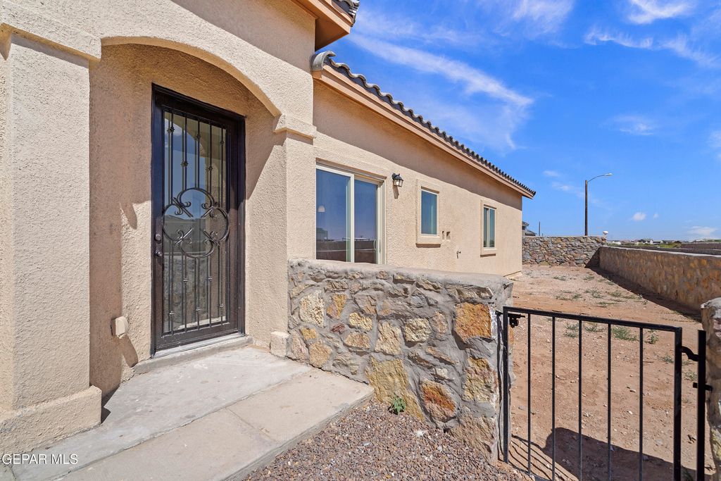 Photo of 13833 Paseo Central Avenue, El Paso, TX 79928 (MLS # 931216)