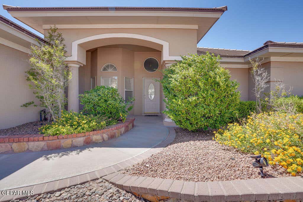 Photo of 6724 DESERT CANYON Drive, El Paso, TX 79912 (MLS # 946631)