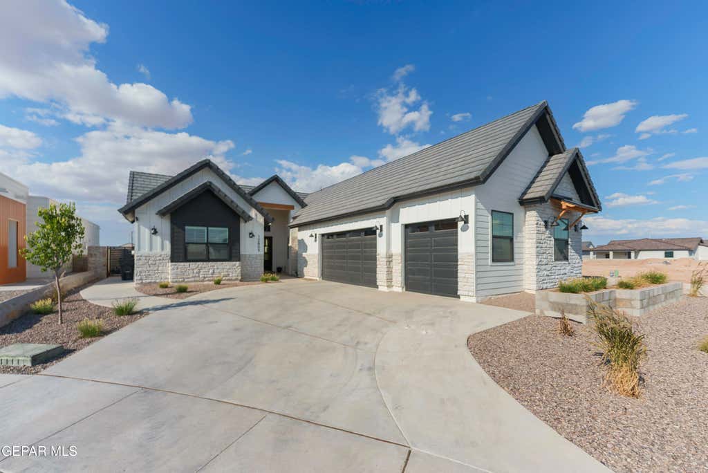 Photo of 328 Emerald Moon Place, Horizon City, TX 79928 (MLS # 947157)
