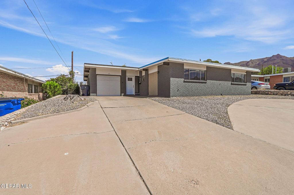 Photo of 313 MARDI GRAS Drive, El Paso, TX 79912 (MLS # 941814)