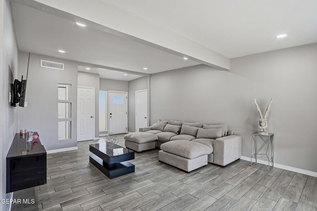 Photo of 313 MARDI GRAS Drive, El Paso, TX 79912 (MLS # 941814)