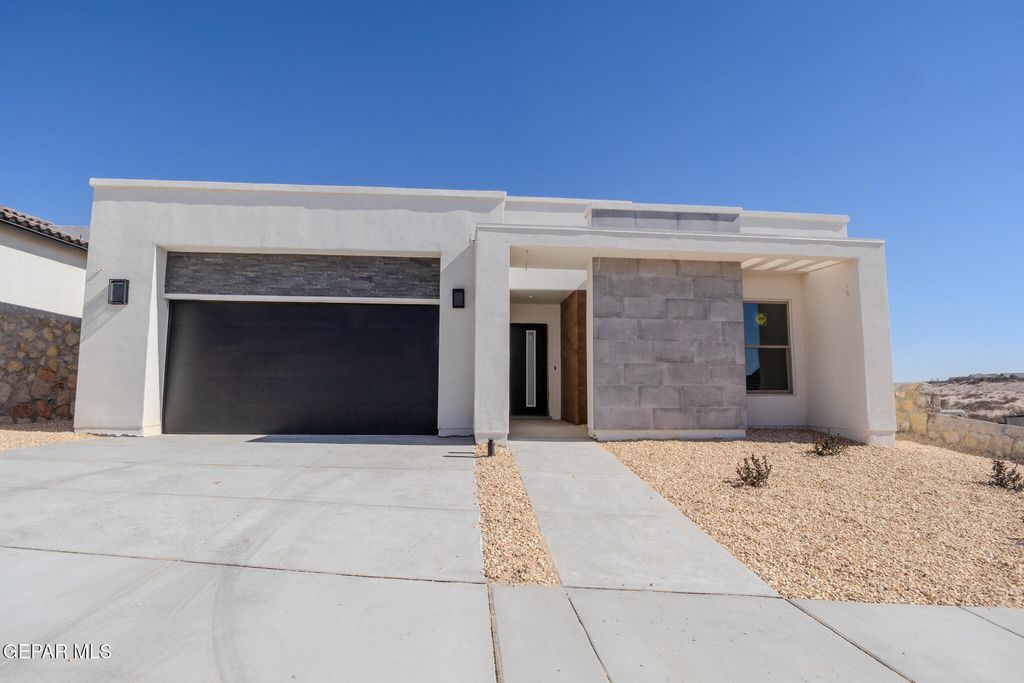 Photo of 816 ACTON Street, Horizon City, TX 79928 (MLS # 931389)