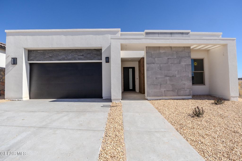 Photo of 816 ACTON Street, Horizon City, TX 79928 (MLS # 931389)