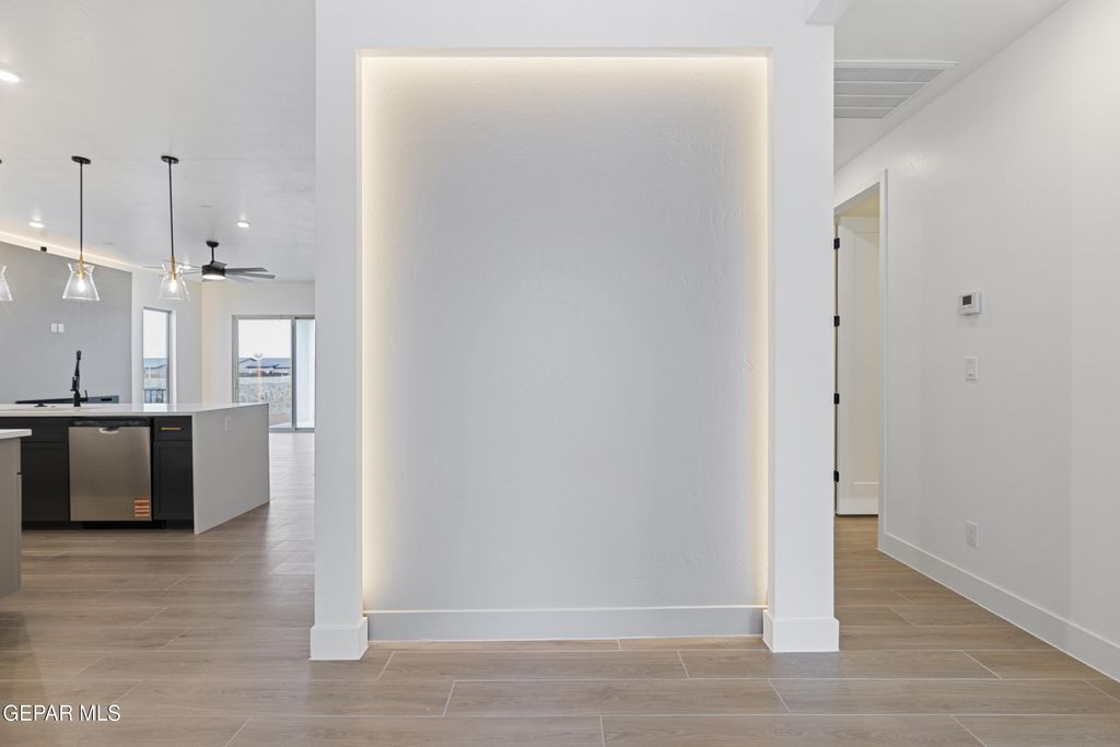 Photo of 629 Paseo De La Reina Street, Horizon City, TX 79928 (MLS # 937960)