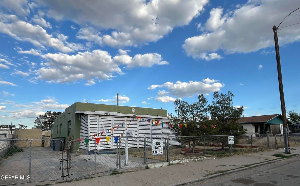 Photo of 230 LOCUST Street, El Paso, TX 79905 (MLS # 941808)