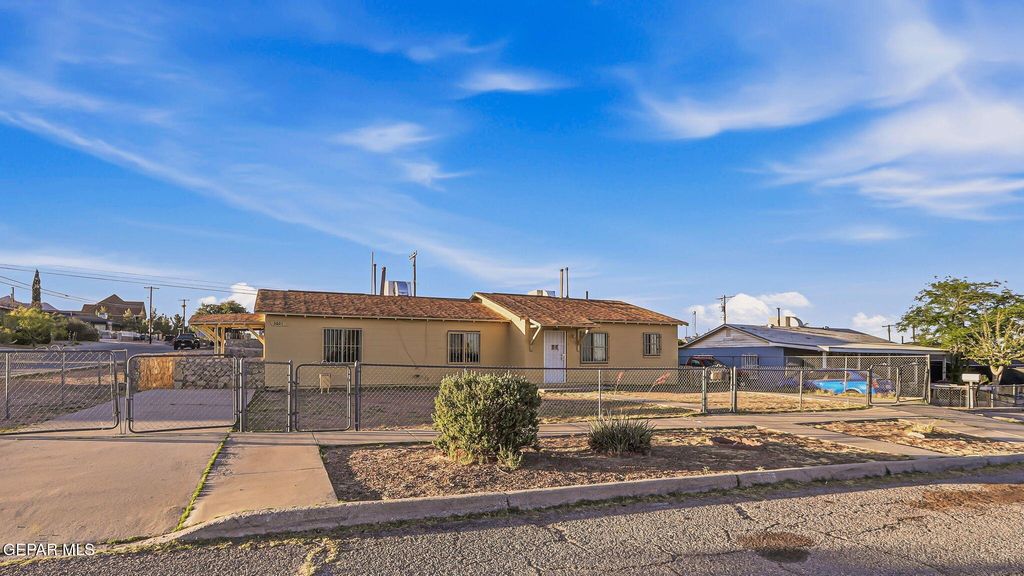 Photo of 3601 LEAVELL Avenue, El Paso, TX 79904 (MLS # 945064)