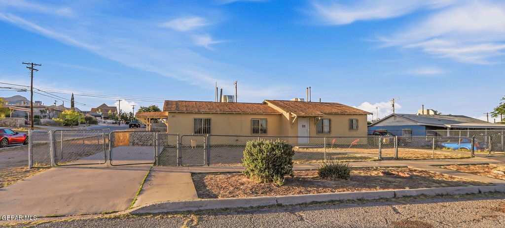Photo of 3601 LEAVELL Avenue, El Paso, TX 79904 (MLS # 945064)