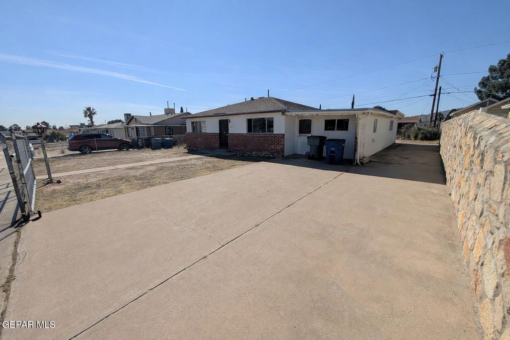 Photo of 1705 CHELSEA Street, El Paso, TX 79903 (MLS # 937816)