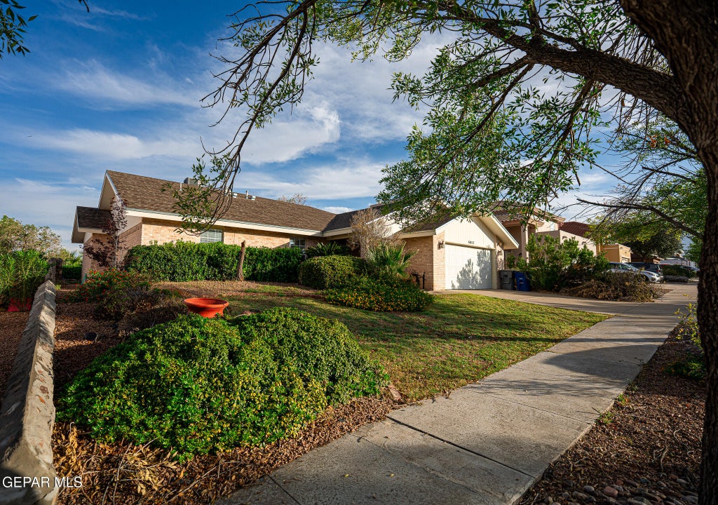 Photo of 6817 ECHO CLIFFS Drive, El Paso, TX 79912 (MLS # 953501)