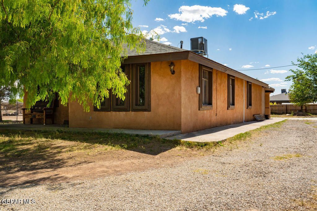 Photo of 11770 Flor Del Sol St, Socorro, TX 79927 (MLS # 942108)