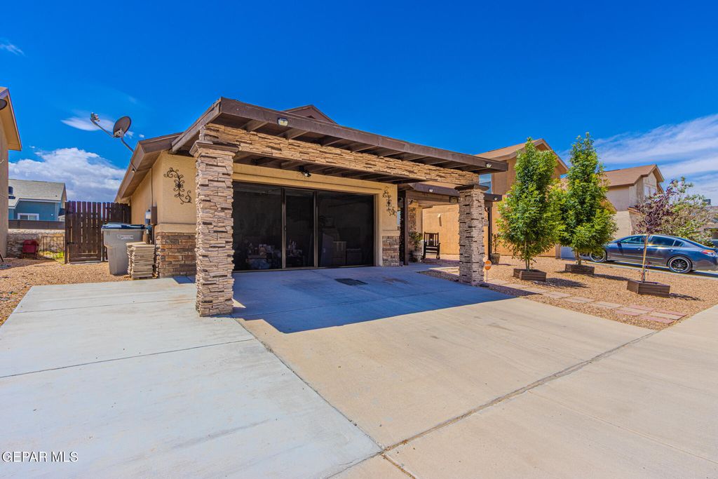 Photo of 2929 PEBBLE ROCK Place, El Paso, TX 79938 (MLS # 943978)