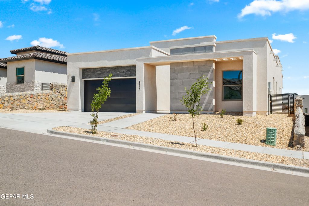 Photo of 816 ACTON Street, Horizon City, TX 79928 (MLS # 942457)