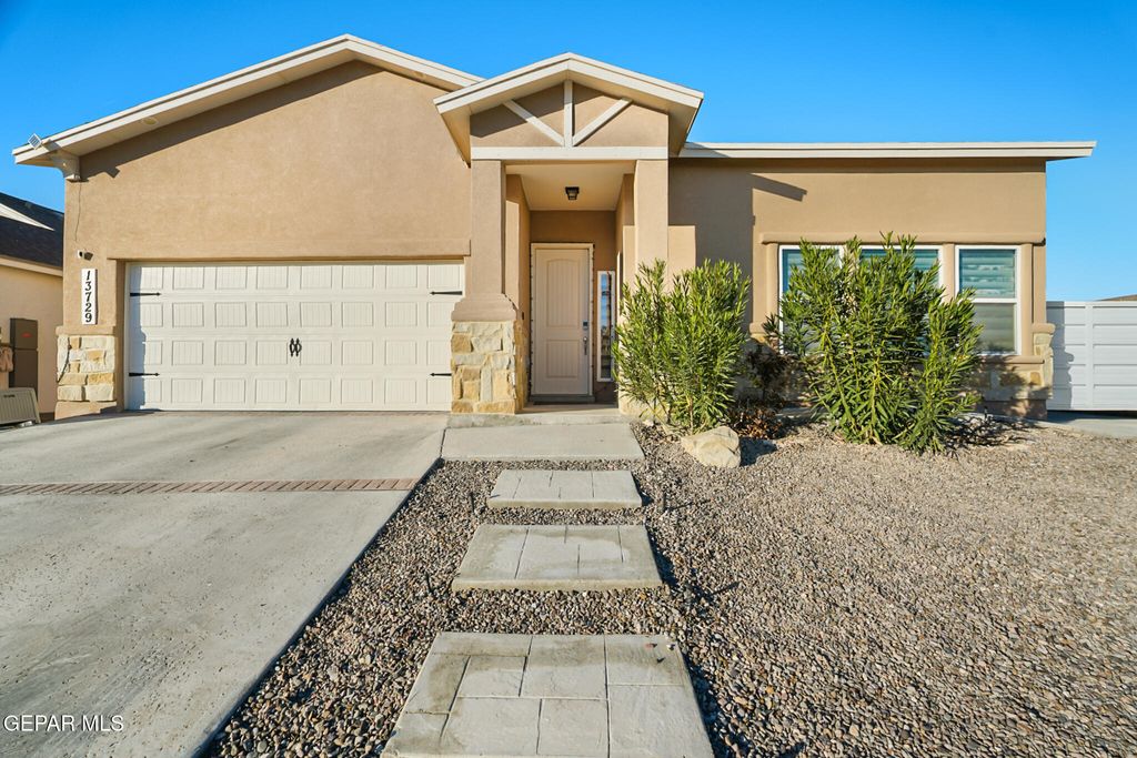 Photo of 13729 Lago Vista Avenue, Horizon City, TX 79928 (MLS # 935283)