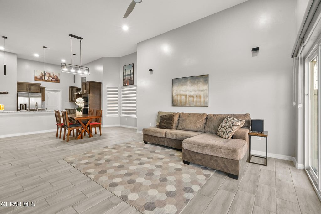 Photo of 13729 Lago Vista Avenue, Horizon City, TX 79928 (MLS # 935283)