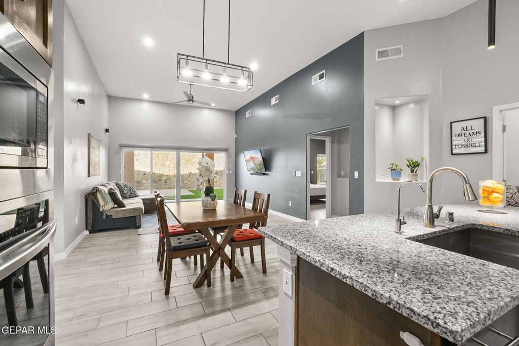 Photo of 13729 Lago Vista Avenue, Horizon City, TX 79928 (MLS # 935283)