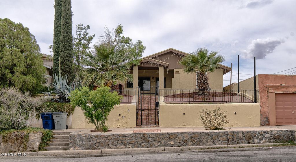 Photo of 1307 N VIRGINIA Street, El Paso, TX 79902 (MLS # 942163)