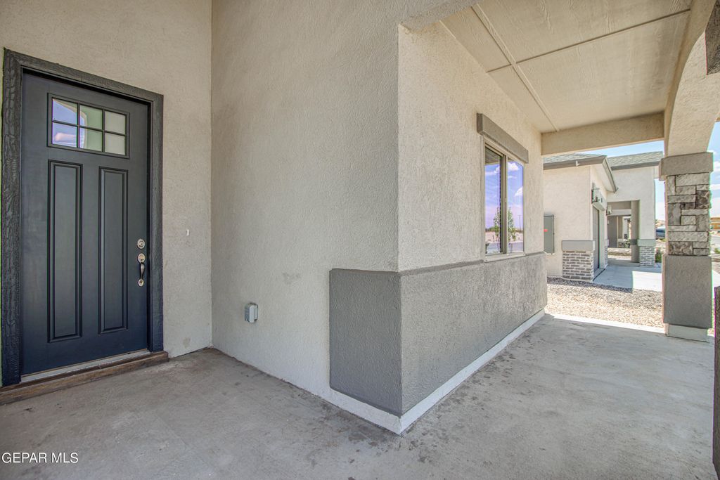 Photo of 6069 ZINC HILL Street, Sunland Park, NM 88063 (MLS # 943865)