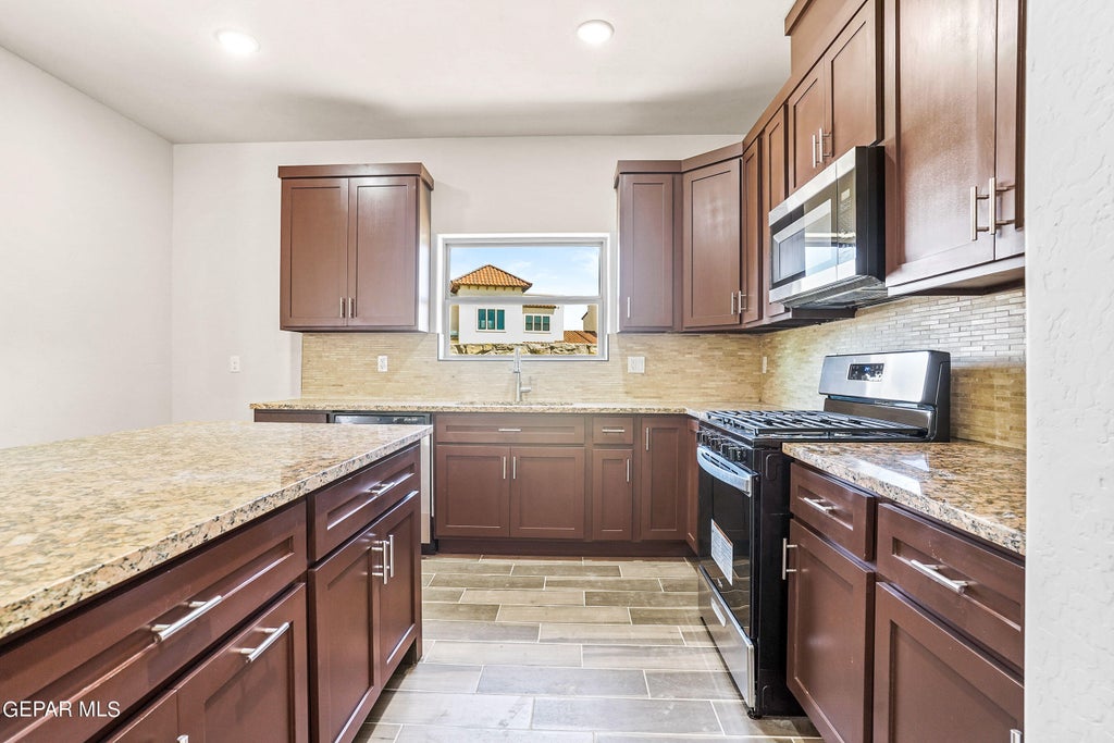 Photo of 871 COUNTRY CLUB Road #4D, El Paso, TX 79932 (MLS # 945170)