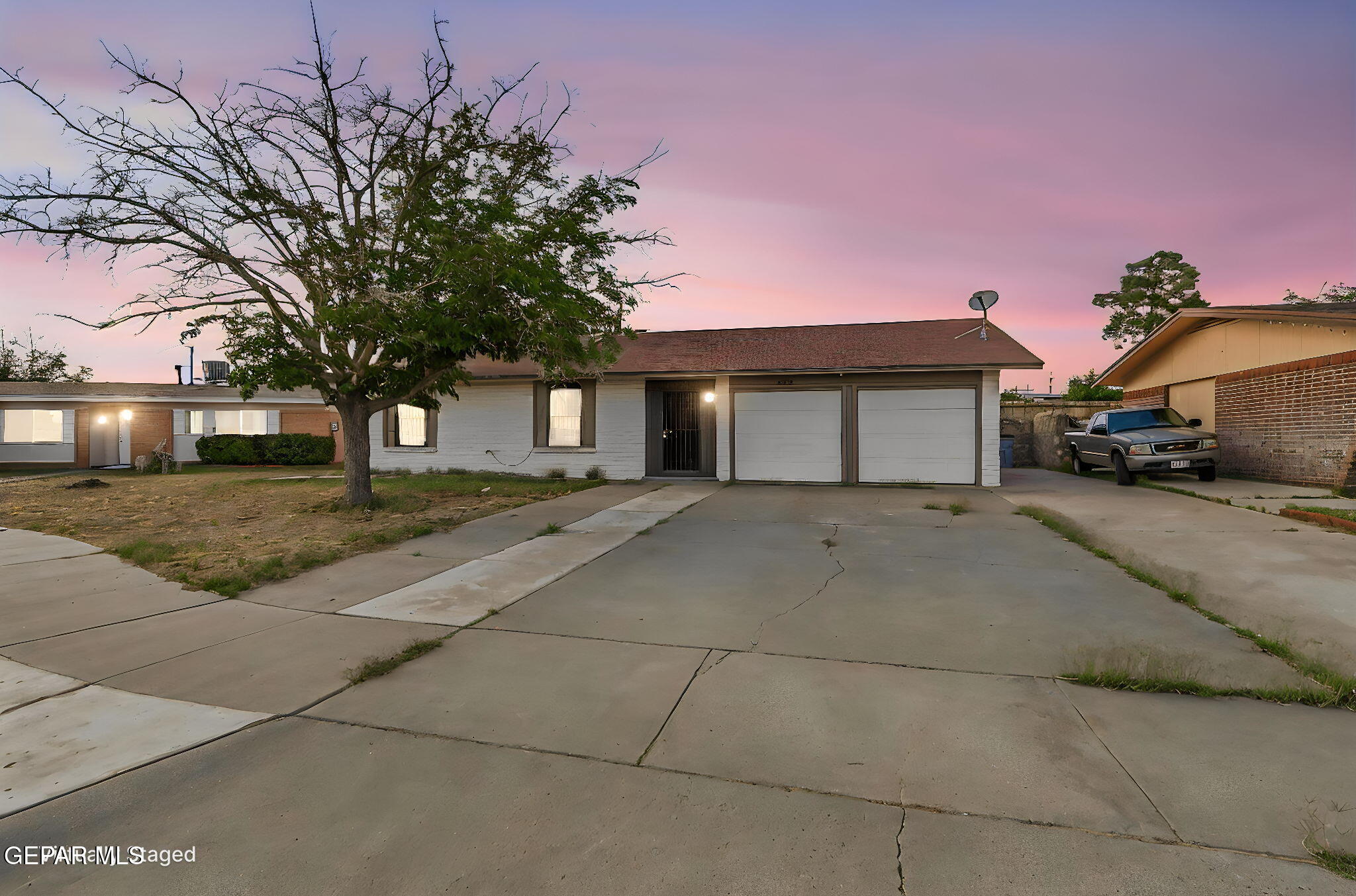 2617 AQUATIC Lane