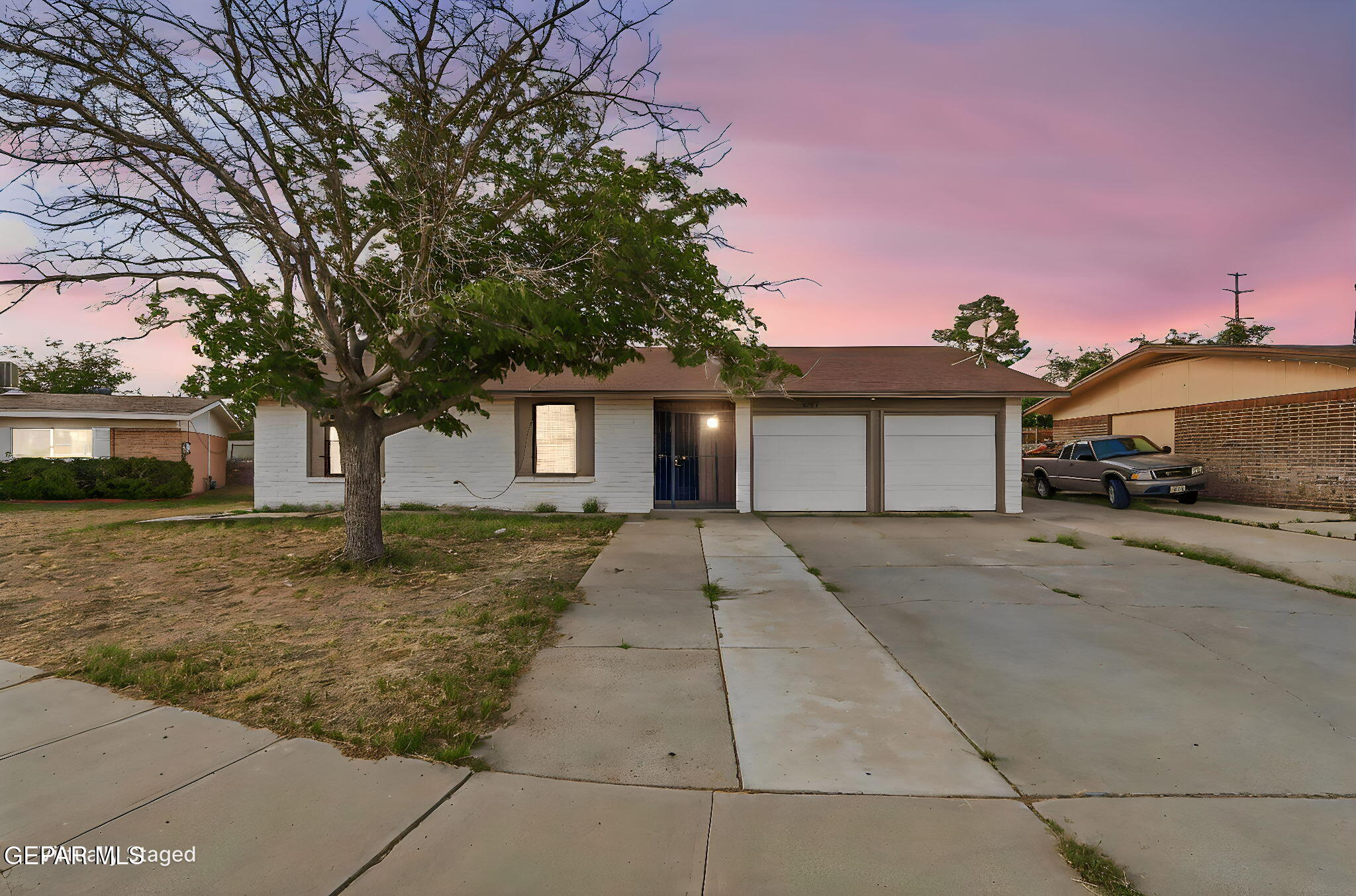 2617 AQUATIC Lane