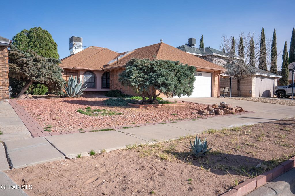 Photo of 1990 DANA BREE Drive, El Paso, TX 79936 (MLS # 938628)