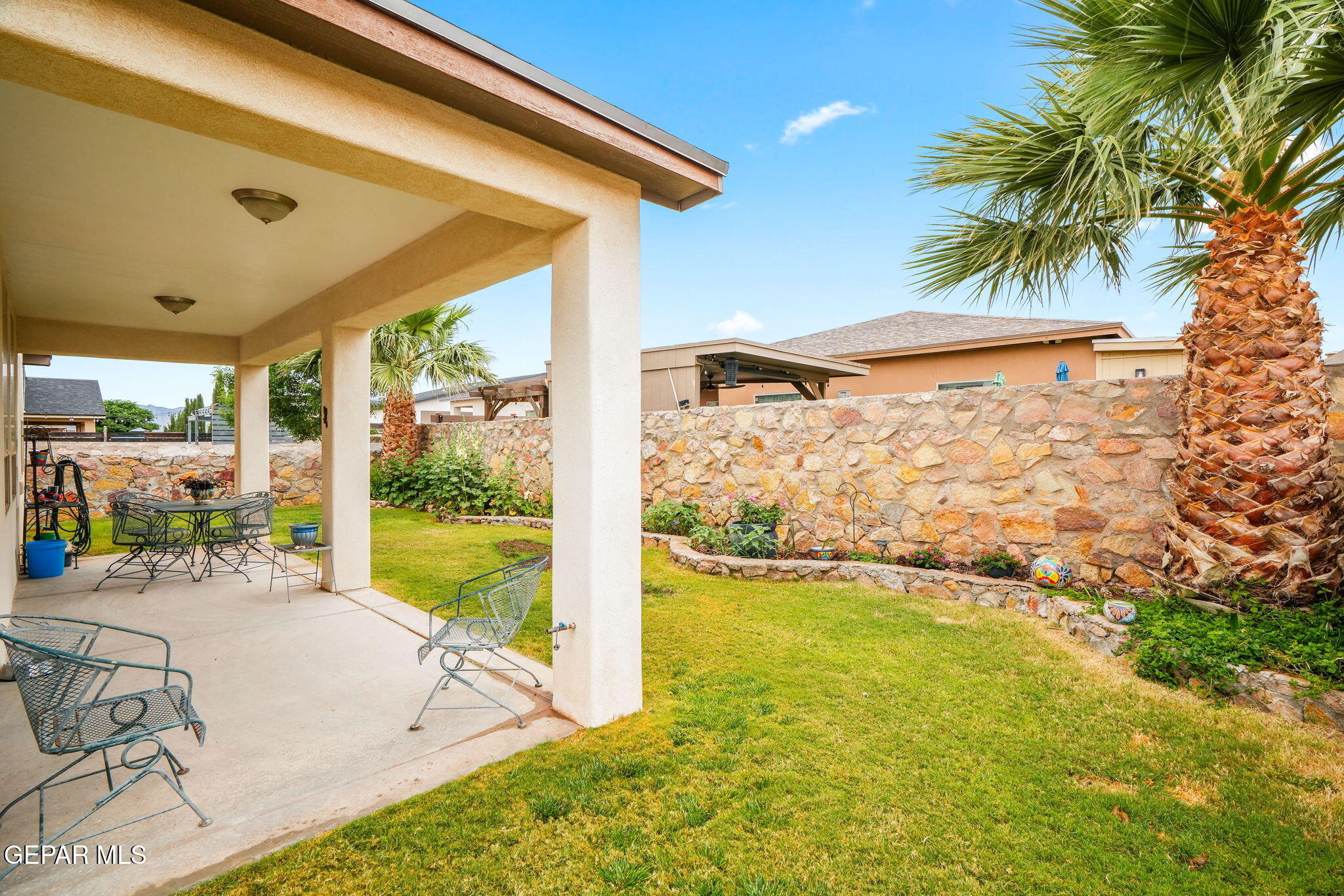 847 HOLLY PARK Avenue