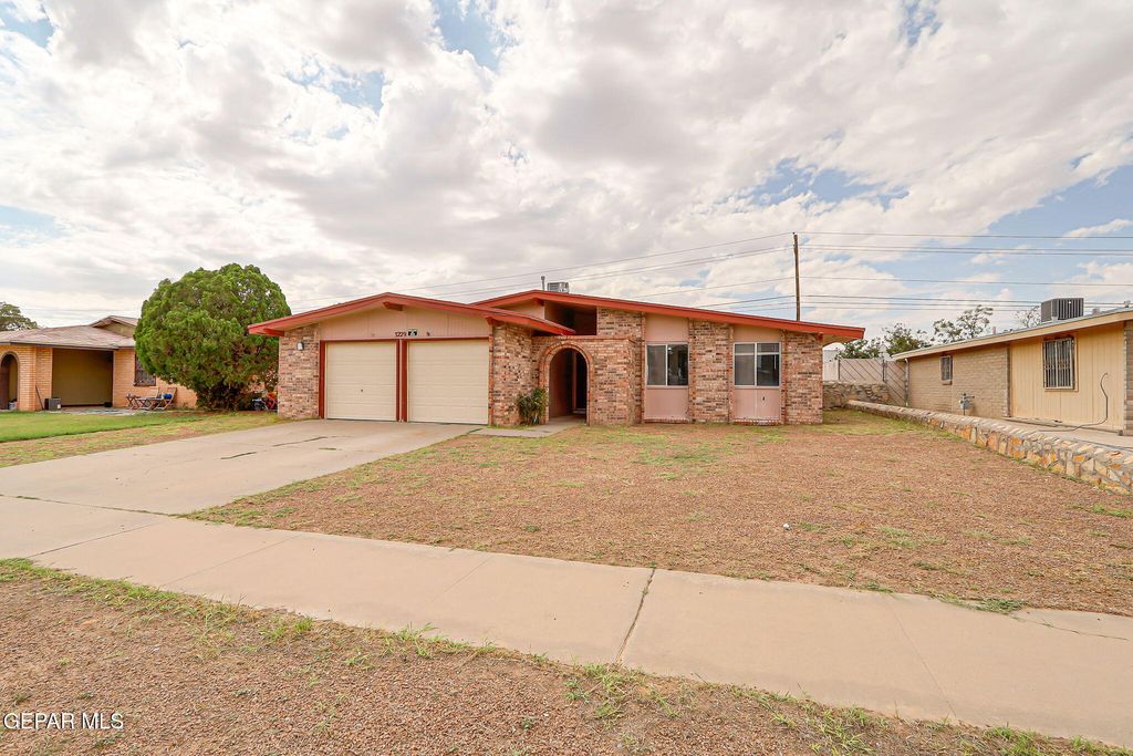 Photo of 3229 E GLEN Drive, El Paso, TX 79936 (MLS # 938038)