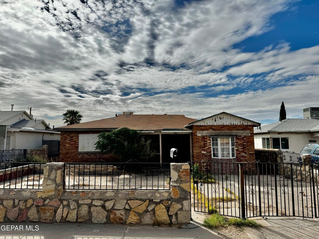 Photo of 2406 ARIZONA Avenue, El Paso, TX 79930 (MLS # 943066)