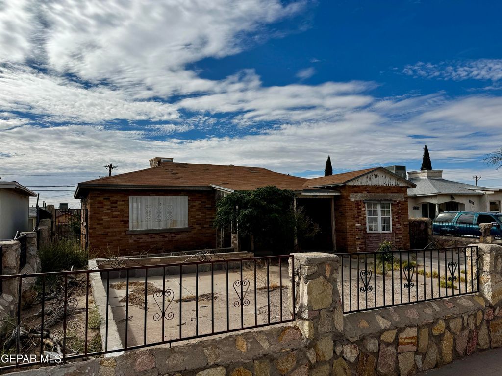 Photo of 2406 ARIZONA Avenue, El Paso, TX 79930 (MLS # 943066)