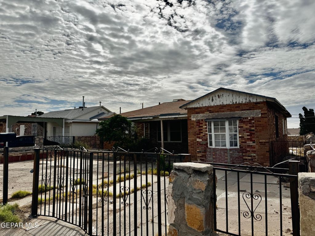 Photo of 2406 ARIZONA Avenue, El Paso, TX 79930 (MLS # 943066)