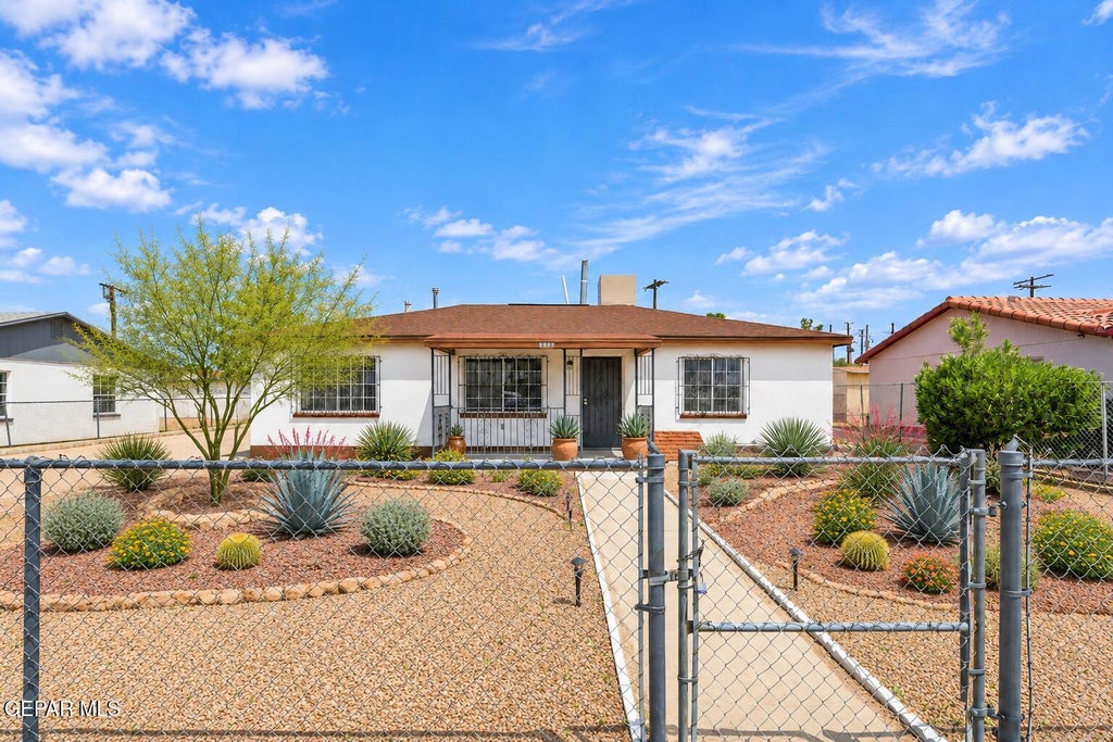 Photo of 7609 MAZATLAN Drive, El Paso, TX 79915 (MLS # 951275)