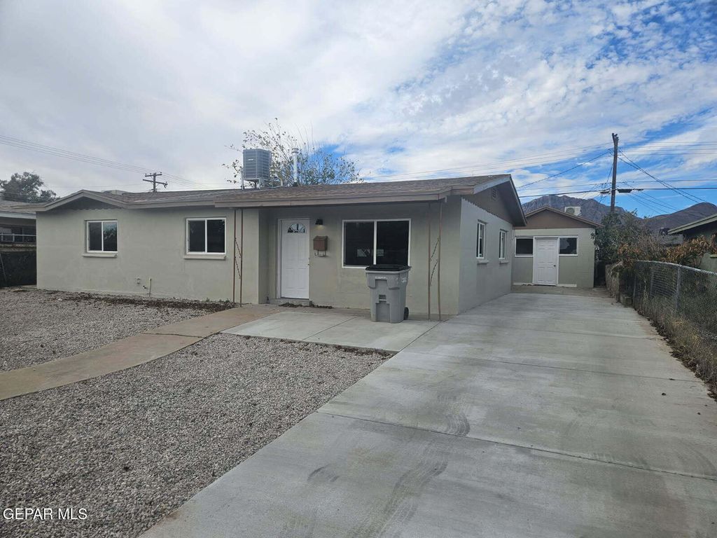 Photo of 9013 MOUNT RUSHMORE Lane, El Paso, TX 79904 (MLS # 934291)