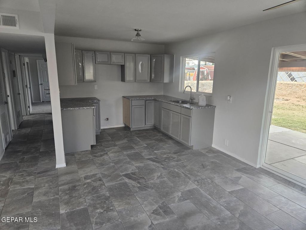 Photo of 9013 MOUNT RUSHMORE Lane, El Paso, TX 79904 (MLS # 934291)