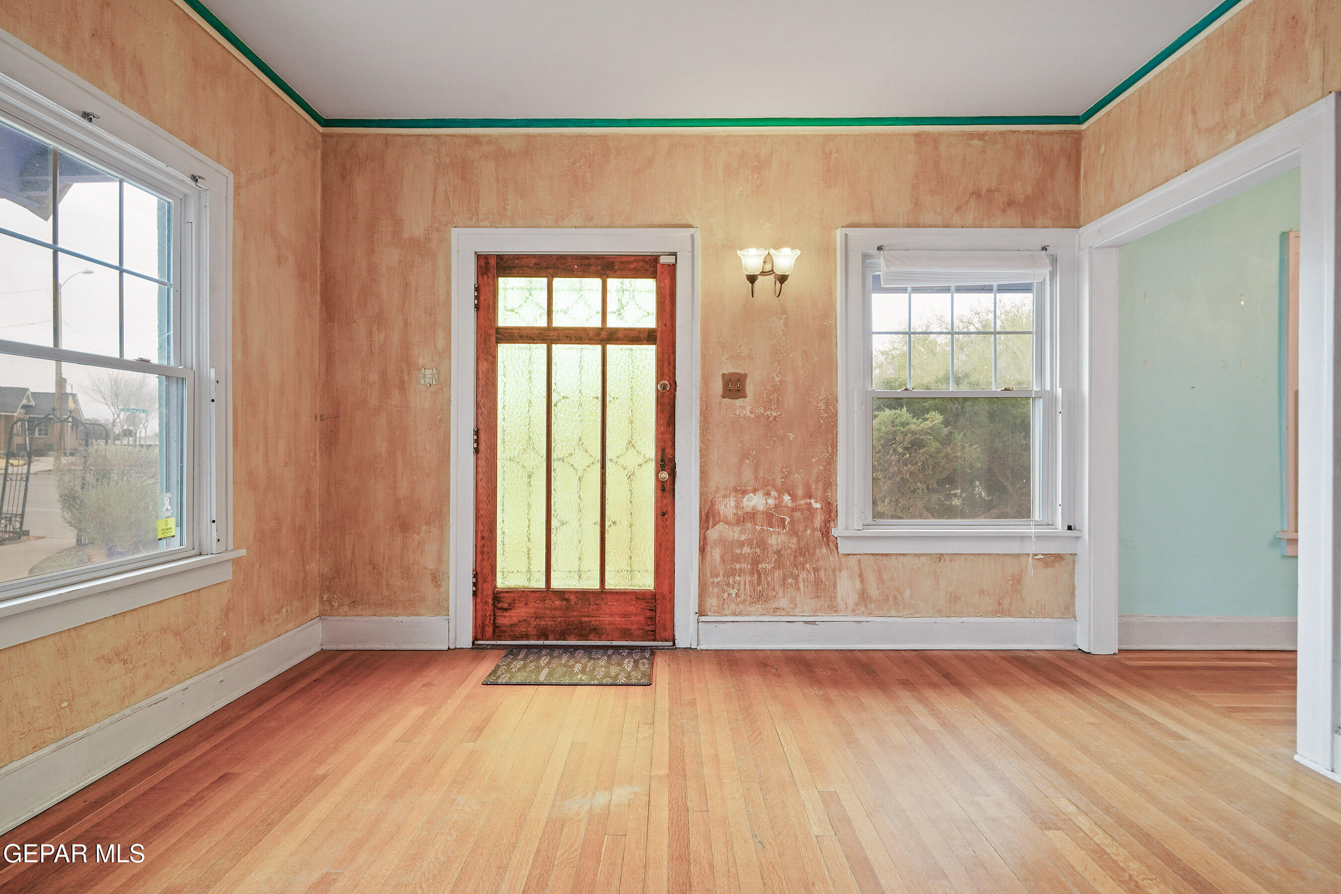 715 CINCINNATI Avenue