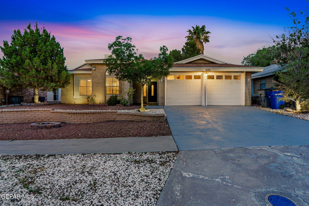 Photo of 680 ABINGTON Drive, El Paso, TX 79912 (MLS # 946183)
