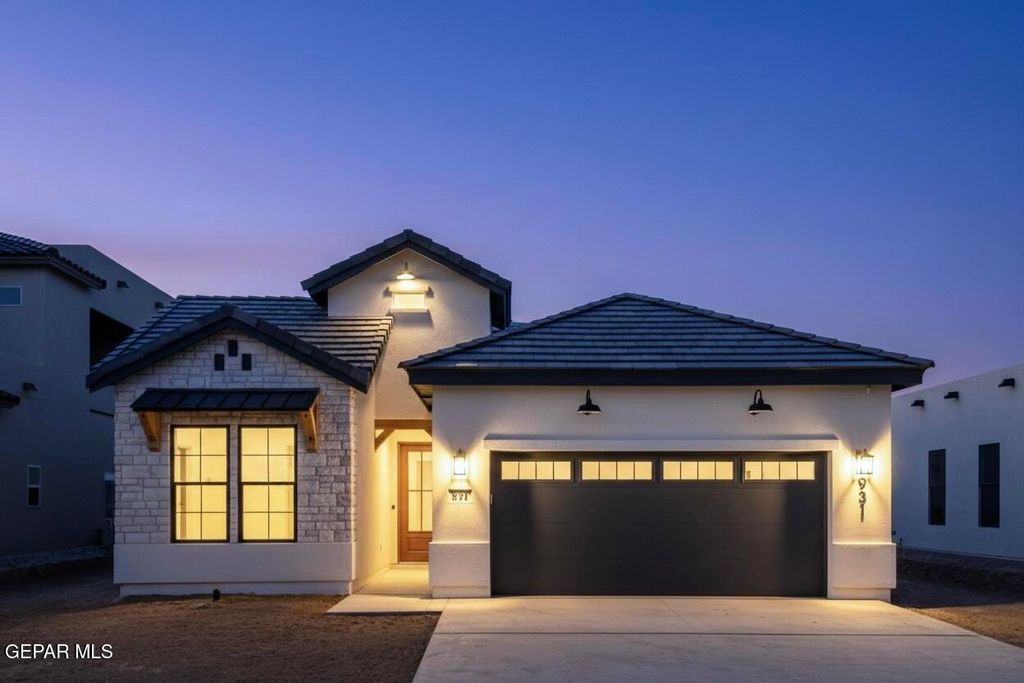 Photo of 652 Paseo De La Reina Street, Horizon City, TX 79928 (MLS # 939317)