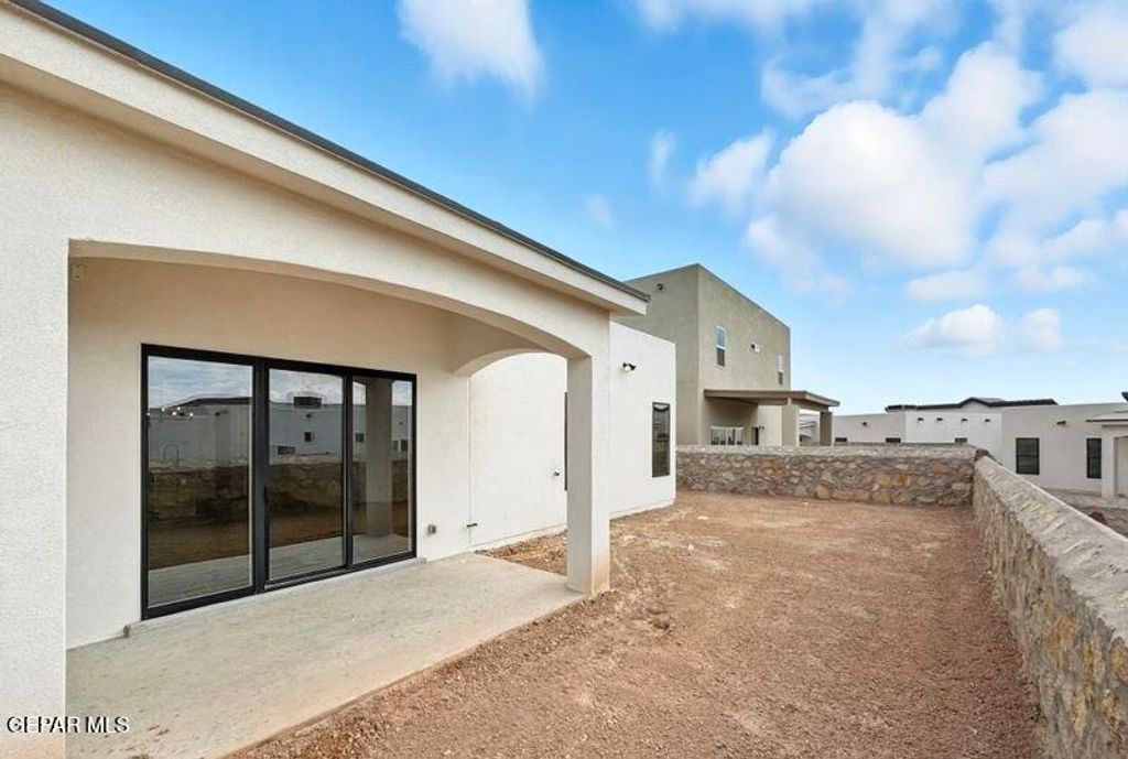 Photo of 652 Paseo De La Reina Street, Horizon City, TX 79928 (MLS # 939317)