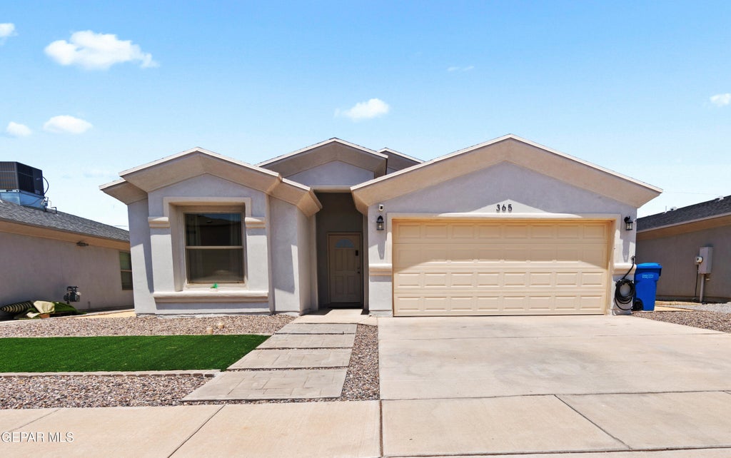 Photo of 365 PLATEAU Drive, Socorro, TX 79927 (MLS # 949357)