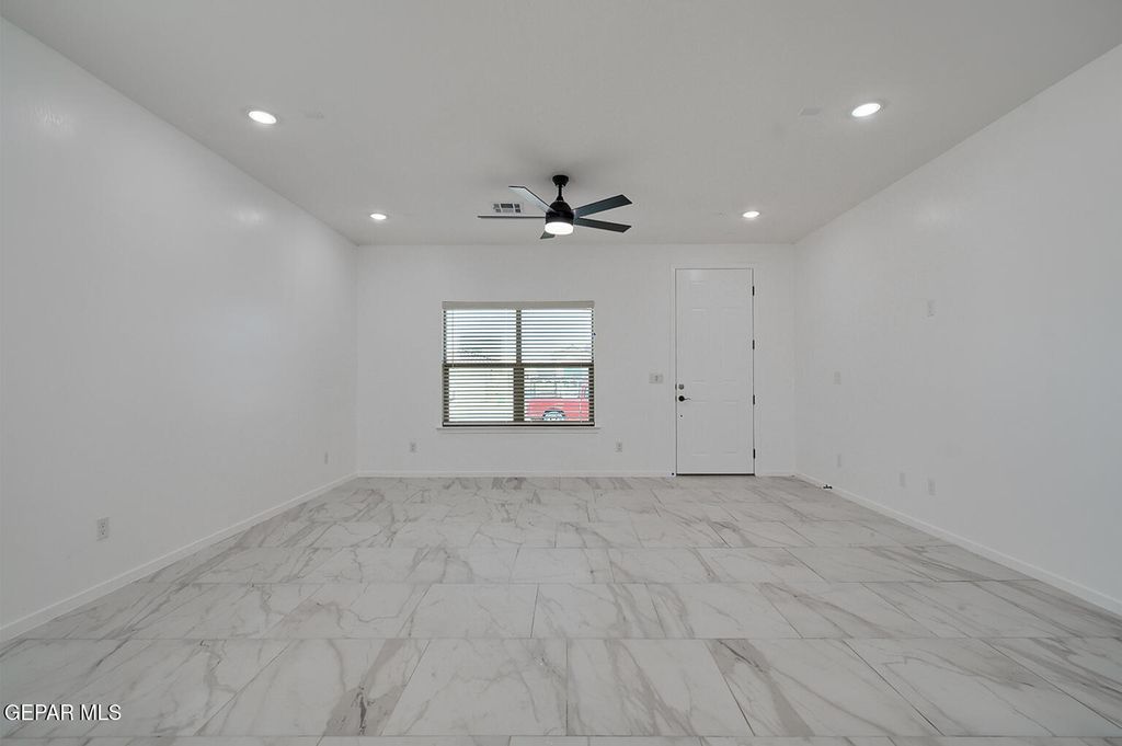 Photo of 13889 CAROLINA PONCE Avenue, Horizon City, TX 79928 (MLS # 944126)