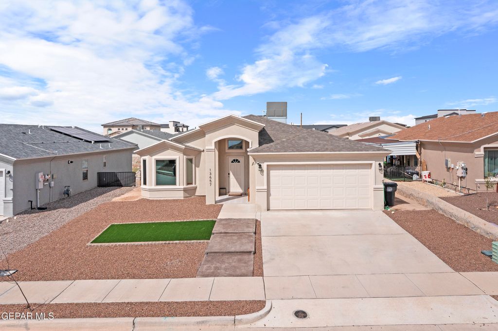 Photo of 13657 LAGO VISTA Avenue, Horizon City, TX 79928 (MLS # 931791)
