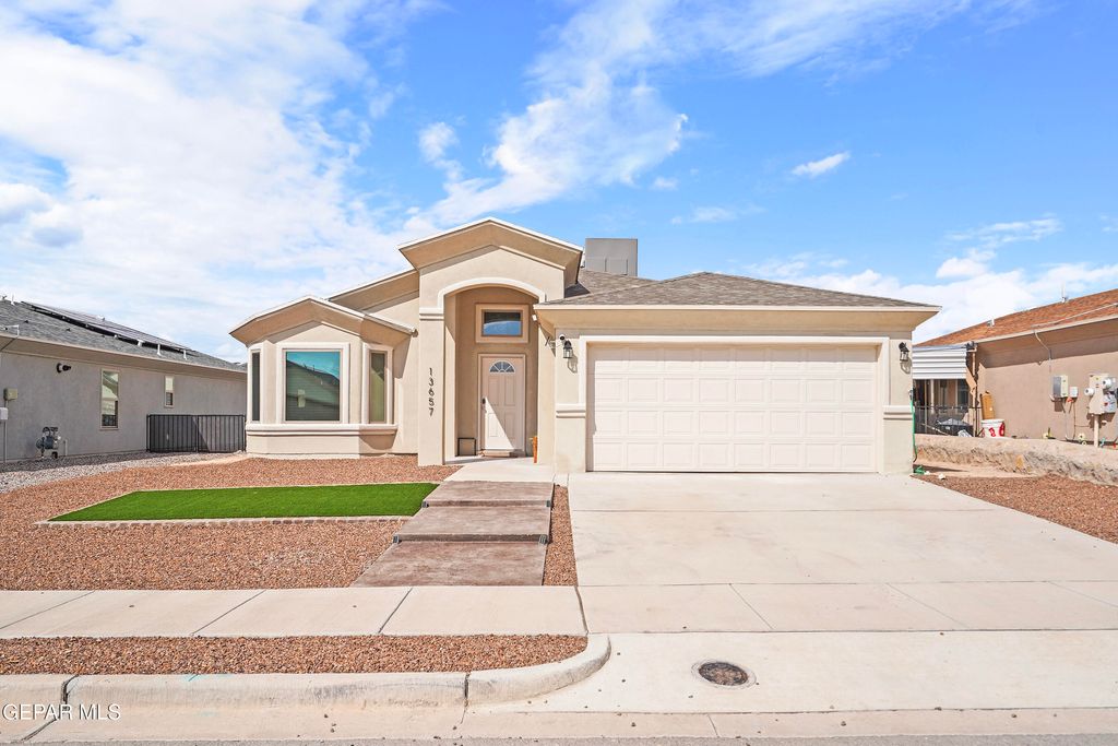 Photo of 13657 LAGO VISTA Avenue, Horizon City, TX 79928 (MLS # 931791)