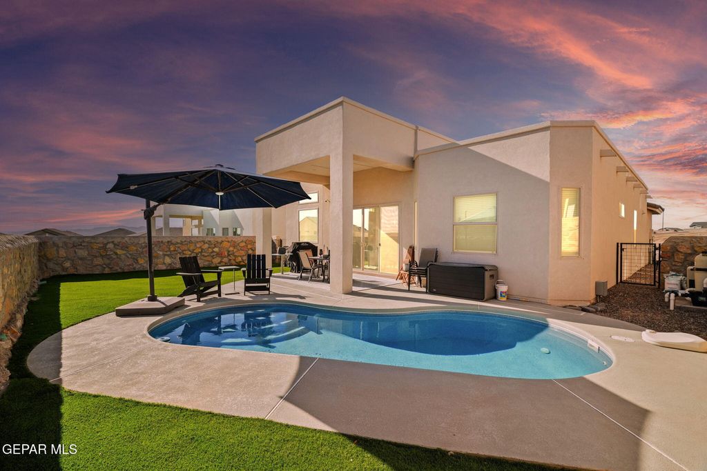 Photo of 12820 GARDEN RIDGE Drive, Horizon City, TX 79928 (MLS # 939498)