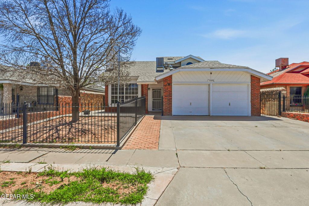 Photo of 11616 CLEAR LAKE Circle, El Paso, TX 79936 (MLS # 942988)