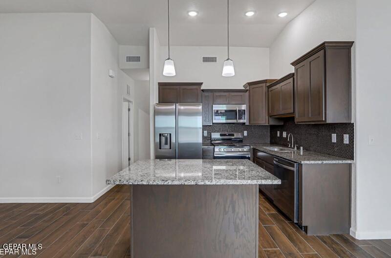 932 GULF STREAMS Avenue