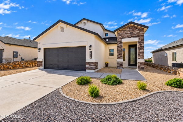 7816 ENCHANTED PARK DR, EL PASO, TX 79911 - Image e99ef2e8b91c9377a18b861e189bbc80/997104121