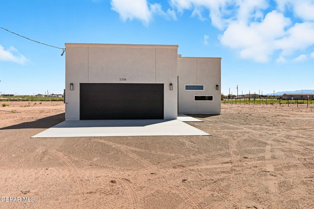 Photo of 652 Yuma Desert, Chaparral, NM 88081 (MLS # 940238)