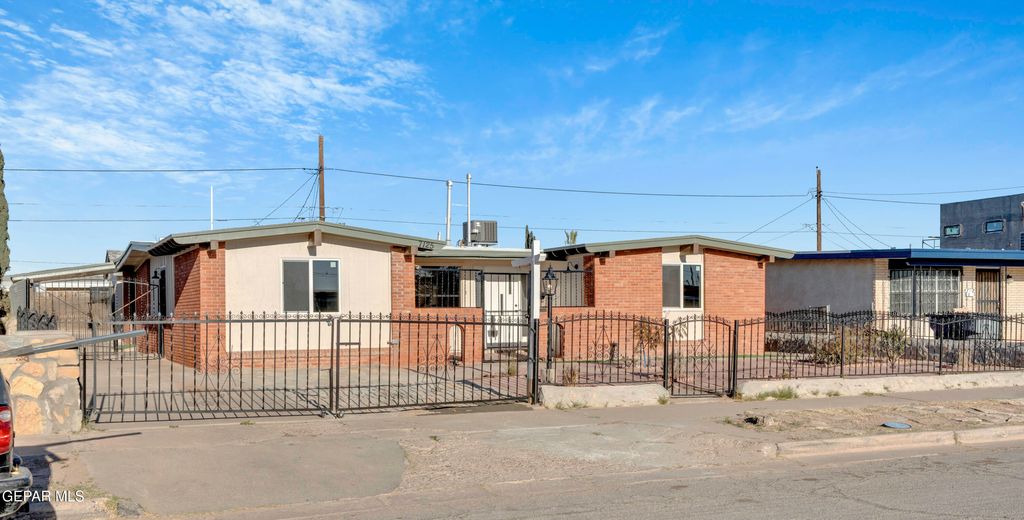 Photo of 7125 BANANA TREE Lane, El Paso, TX 79915 (MLS # 936666)